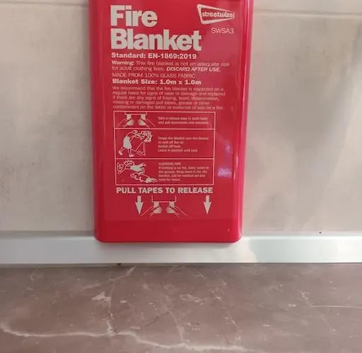 Salina Wharf, Block E, N.27 By Crysalex Apartman *