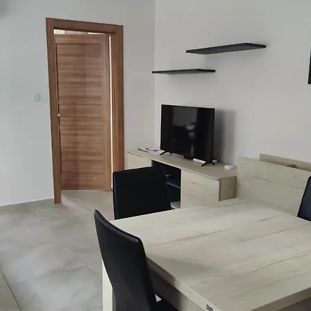 Salina Wharf, Block E, N.27 By Crysalex Appartement
