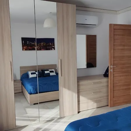 Salina Wharf, Block E, N.27 By Crysalex Apartman *