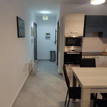 Salina Wharf, Block E, N.27 By Crysalex Апартаменты *