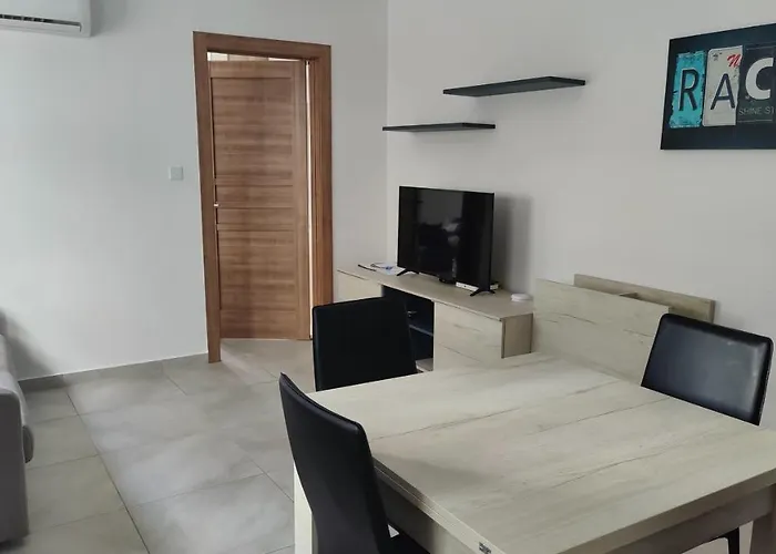 Salina Wharf, Block E, N.27 By Crysalex Апартаменты